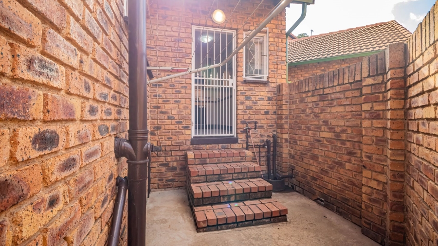 2 Bedroom Property for Sale in Bassonia Gauteng