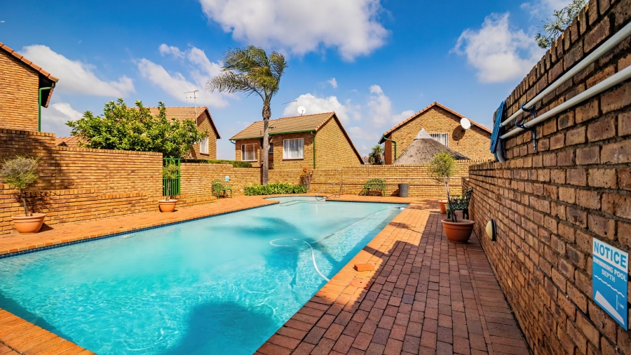2 Bedroom Property for Sale in Bassonia Gauteng