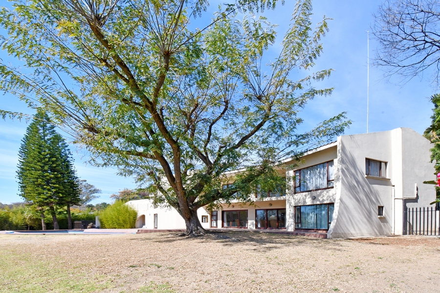 4 Bedroom Property for Sale in Benmore Gardens Gauteng