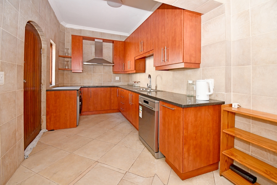 4 Bedroom Property for Sale in Benmore Gardens Gauteng