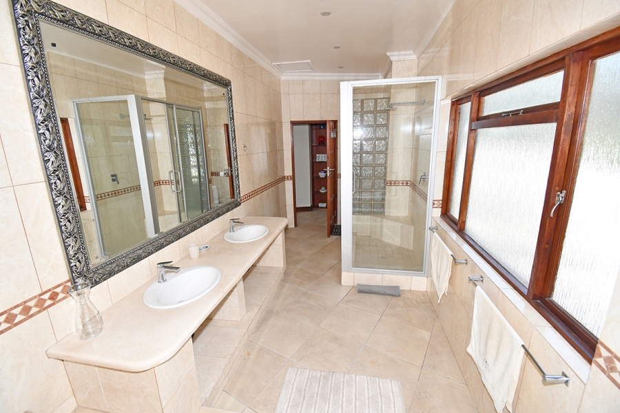 4 Bedroom Property for Sale in Benmore Gardens Gauteng