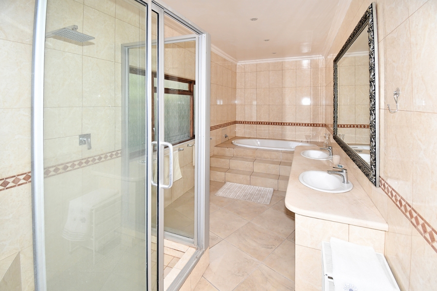 4 Bedroom Property for Sale in Benmore Gardens Gauteng