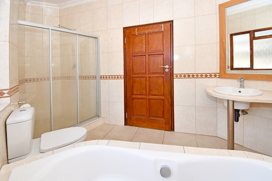 4 Bedroom Property for Sale in Benmore Gardens Gauteng