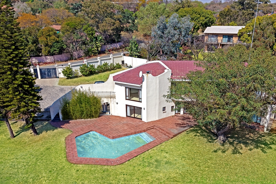 4 Bedroom Property for Sale in Benmore Gardens Gauteng