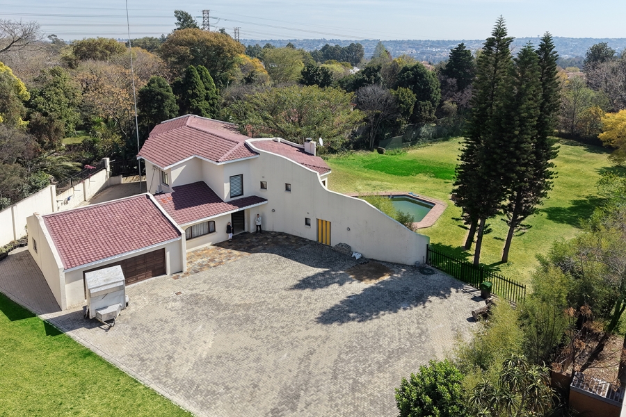 4 Bedroom Property for Sale in Benmore Gardens Gauteng