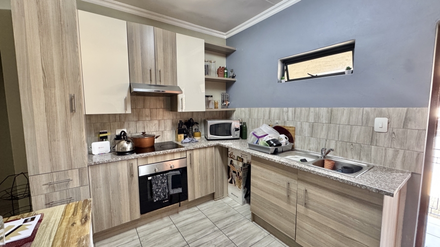 2 Bedroom Property for Sale in Noordwyk Gauteng
