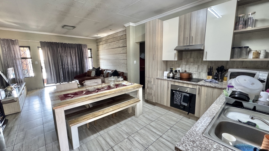 2 Bedroom Property for Sale in Noordwyk Gauteng