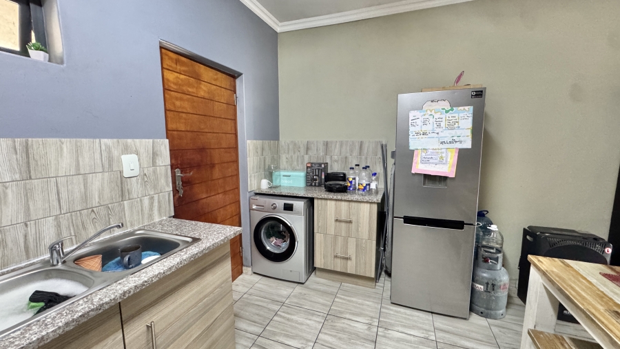 2 Bedroom Property for Sale in Noordwyk Gauteng
