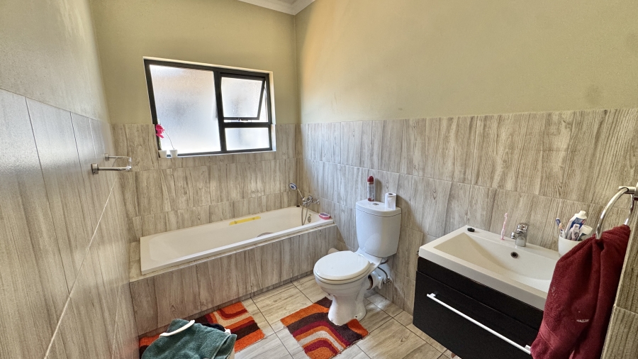 2 Bedroom Property for Sale in Noordwyk Gauteng