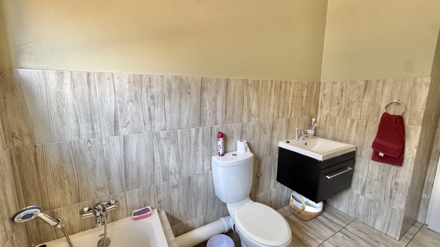 2 Bedroom Property for Sale in Noordwyk Gauteng