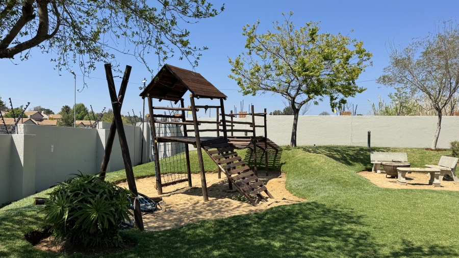 2 Bedroom Property for Sale in Noordwyk Gauteng