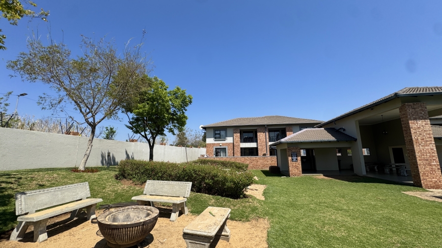 2 Bedroom Property for Sale in Noordwyk Gauteng