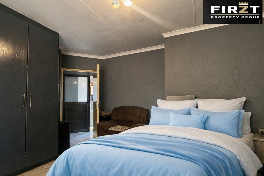 To Let 2 Bedroom Property for Rent in Bromhof Gauteng
