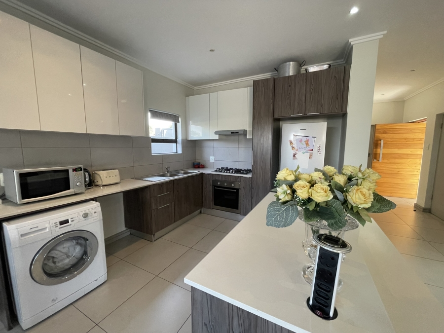 3 Bedroom Property for Sale in Petervale Gauteng