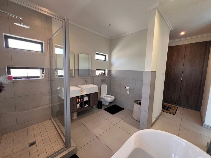 3 Bedroom Property for Sale in Petervale Gauteng