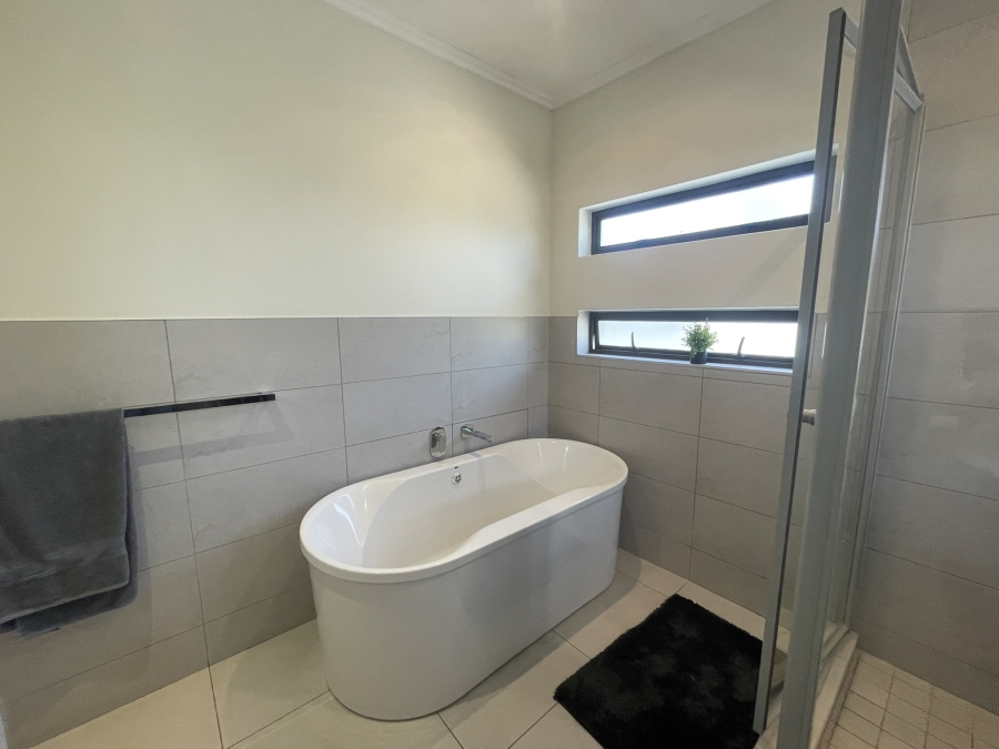 3 Bedroom Property for Sale in Petervale Gauteng