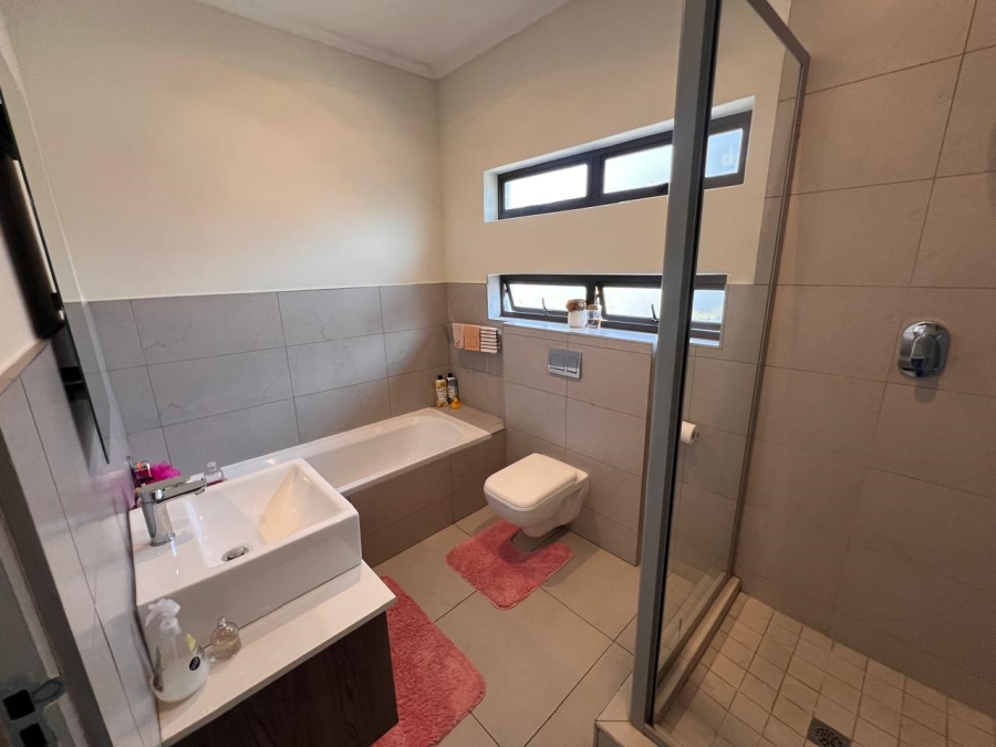 3 Bedroom Property for Sale in Petervale Gauteng