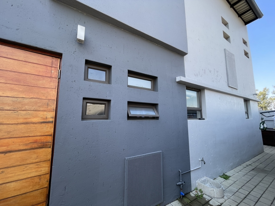 3 Bedroom Property for Sale in Petervale Gauteng