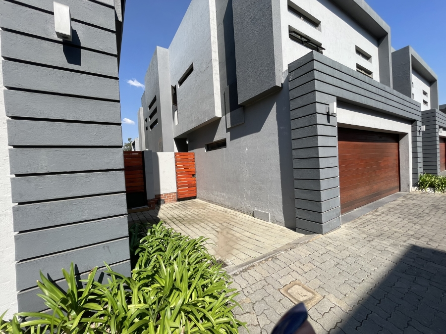 3 Bedroom Property for Sale in Petervale Gauteng