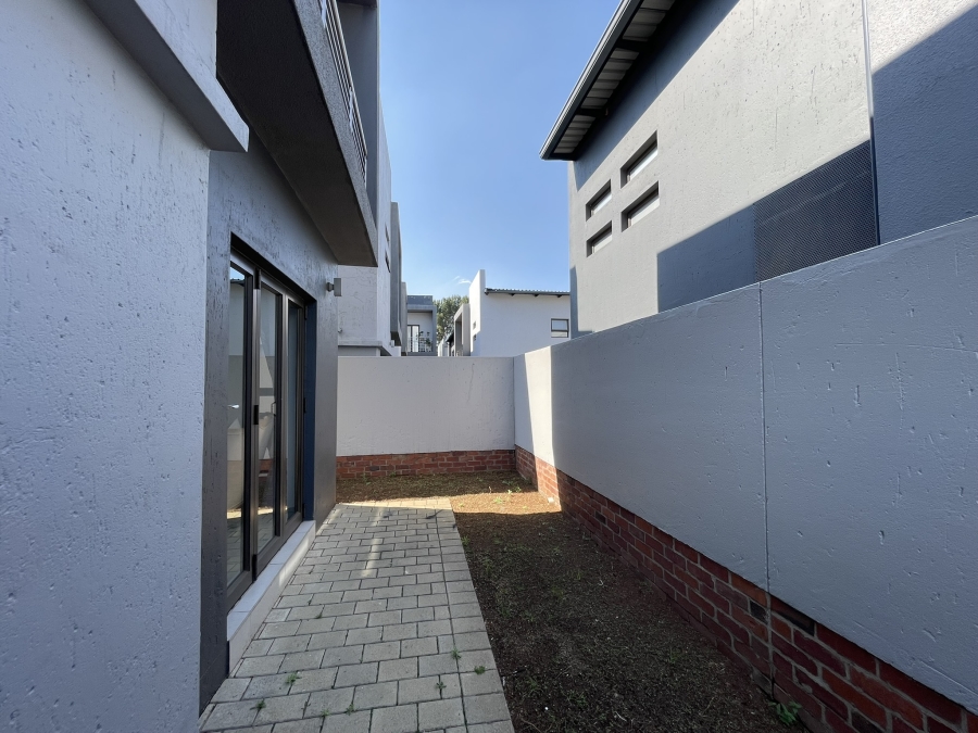 3 Bedroom Property for Sale in Petervale Gauteng