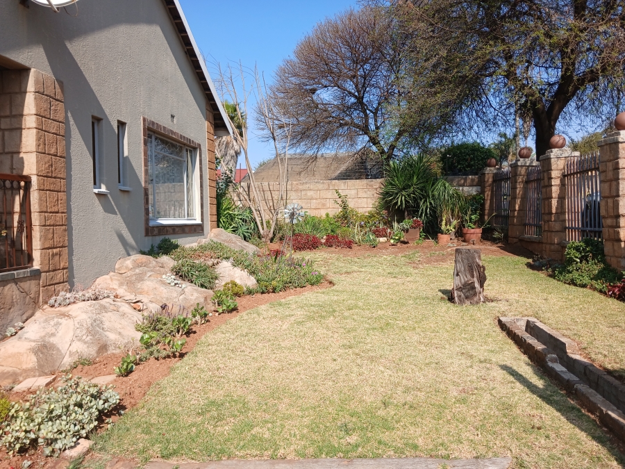 4 Bedroom Property for Sale in Lindhaven Gauteng