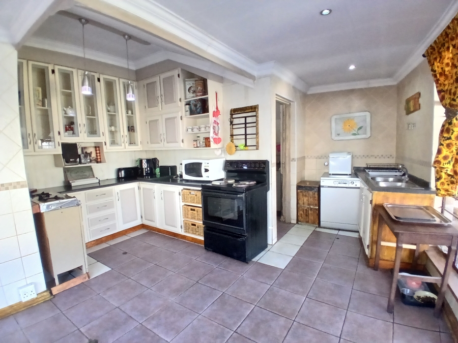 4 Bedroom Property for Sale in Lindhaven Gauteng