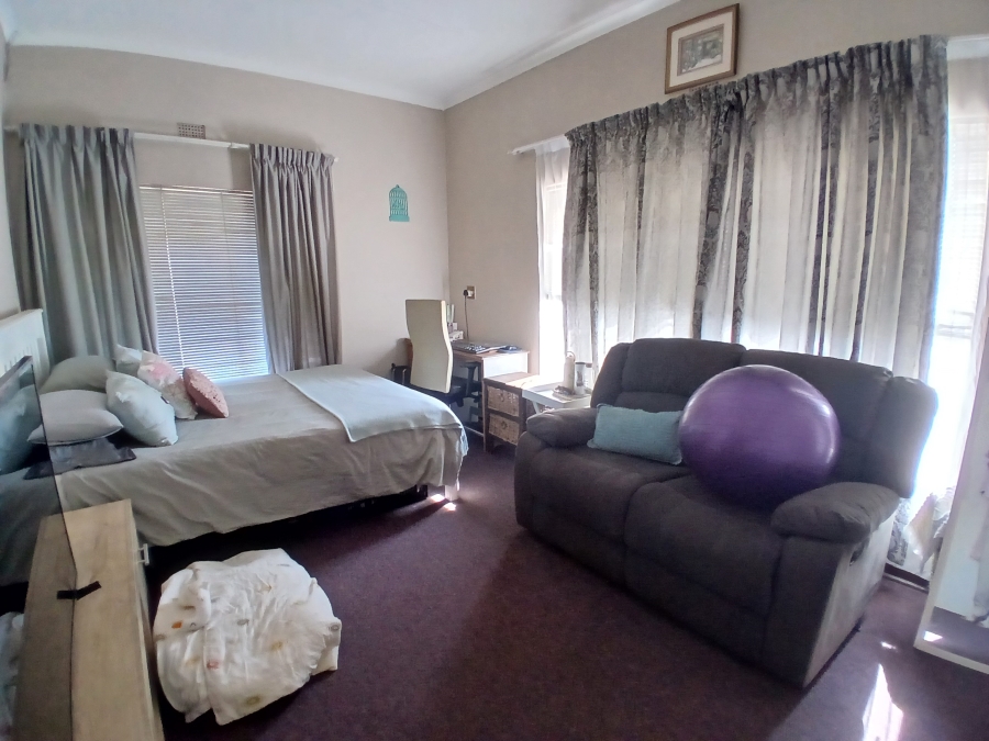 4 Bedroom Property for Sale in Lindhaven Gauteng
