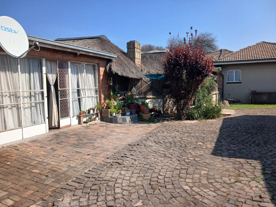4 Bedroom Property for Sale in Lindhaven Gauteng