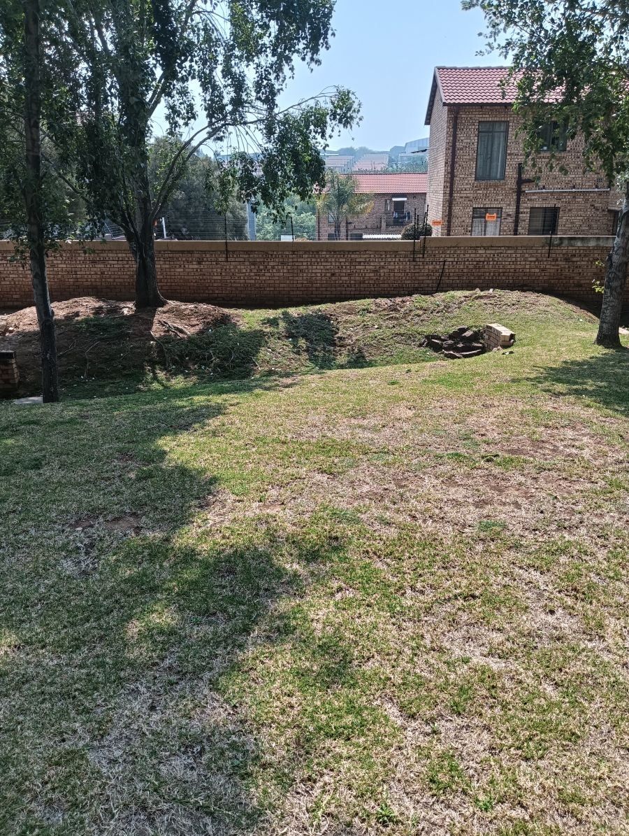 1 Bedroom Property for Sale in Honeydew Grove Gauteng