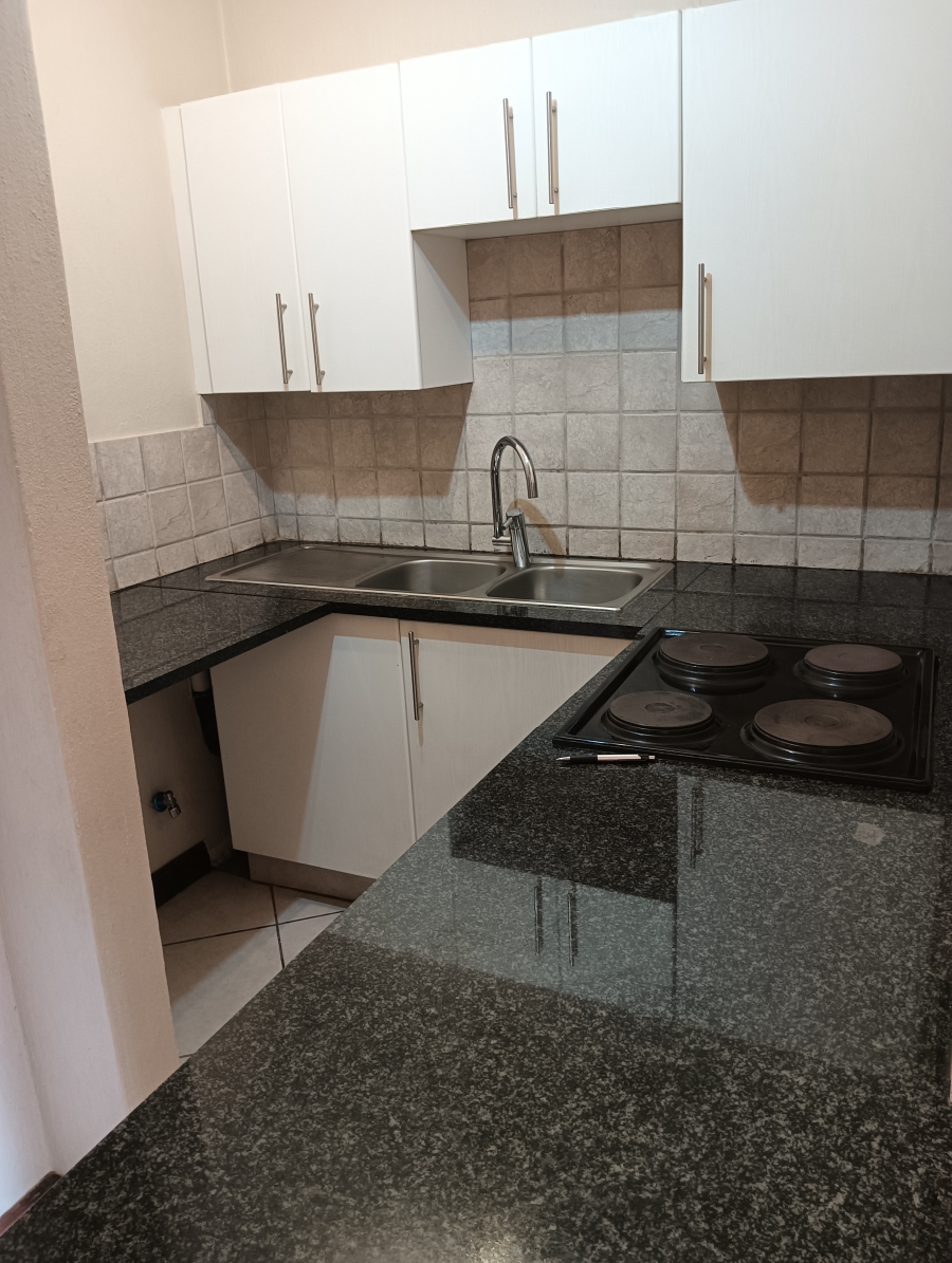 1 Bedroom Property for Sale in Honeydew Grove Gauteng