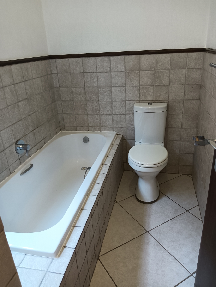 1 Bedroom Property for Sale in Honeydew Grove Gauteng