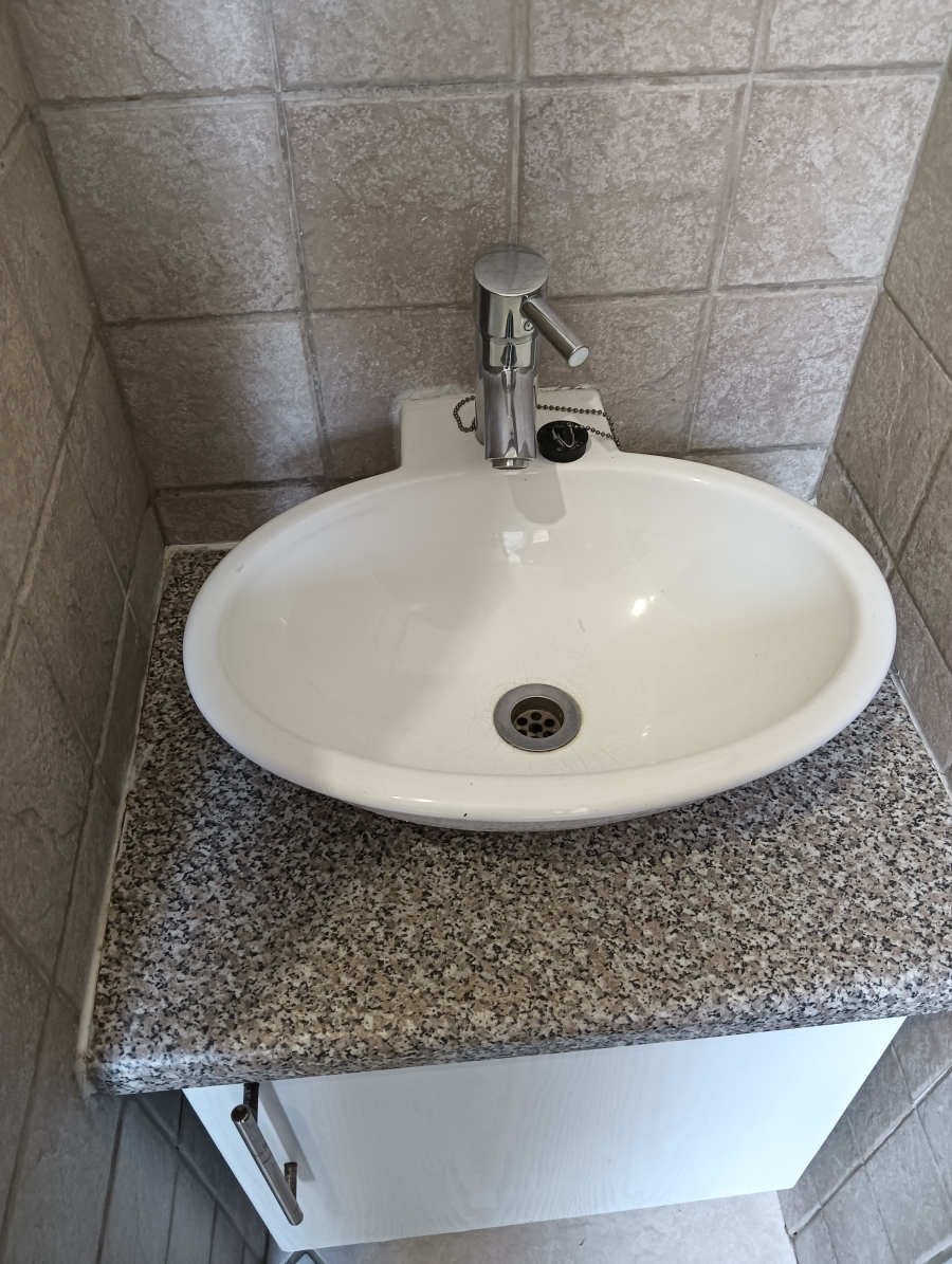 1 Bedroom Property for Sale in Honeydew Grove Gauteng