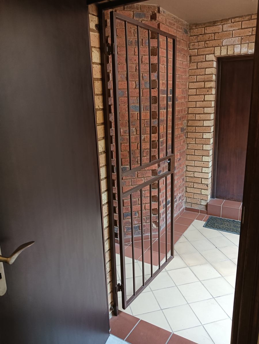 1 Bedroom Property for Sale in Honeydew Grove Gauteng