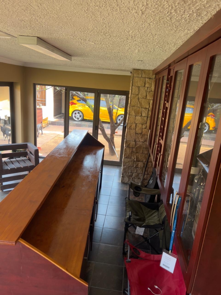 5 Bedroom Property for Sale in Thatchfield Close Gauteng