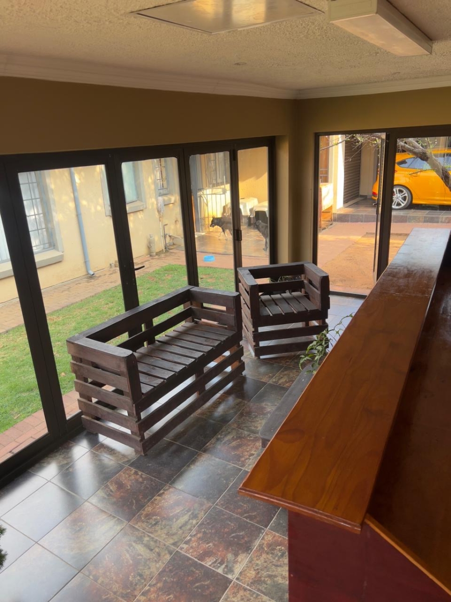 5 Bedroom Property for Sale in Thatchfield Close Gauteng