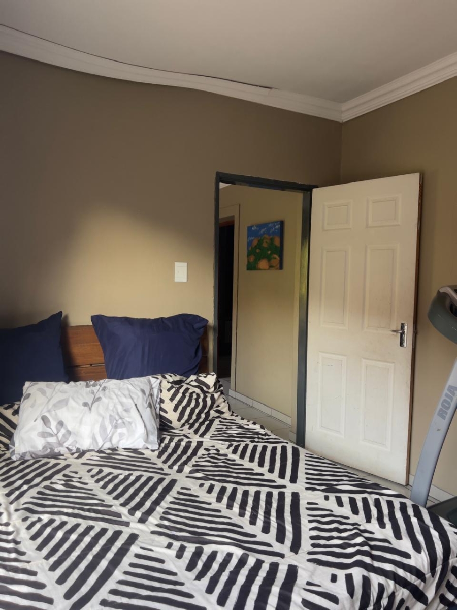 5 Bedroom Property for Sale in Thatchfield Close Gauteng