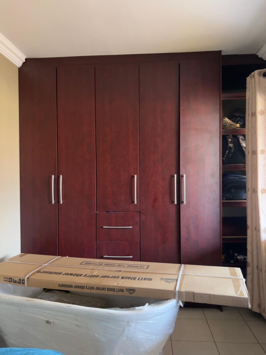 5 Bedroom Property for Sale in Thatchfield Close Gauteng