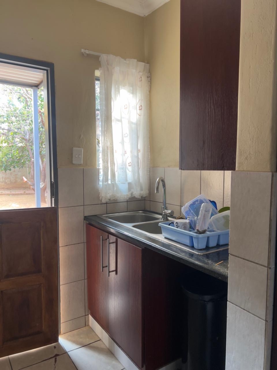 5 Bedroom Property for Sale in Thatchfield Close Gauteng