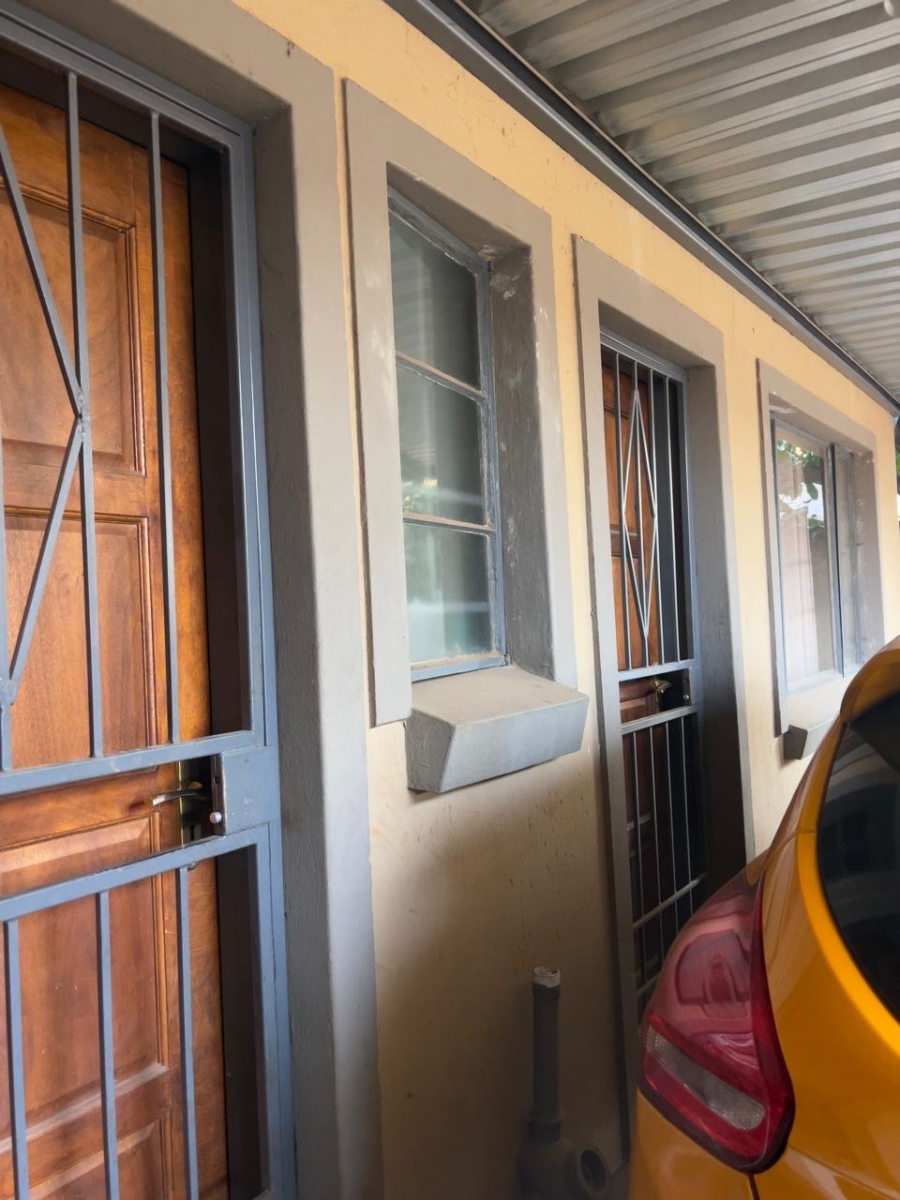 5 Bedroom Property for Sale in Thatchfield Close Gauteng