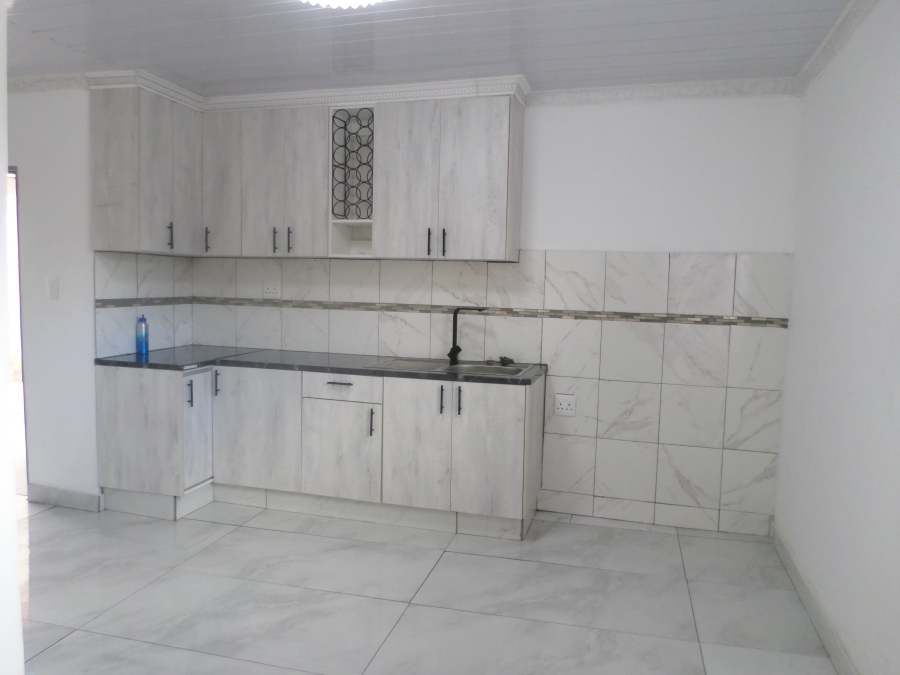 To Let 1 Bedroom Property for Rent in Coronationville Gauteng
