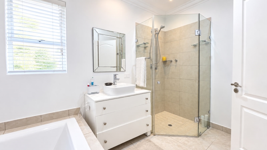 To Let 2 Bedroom Property for Rent in Hurlingham Gauteng