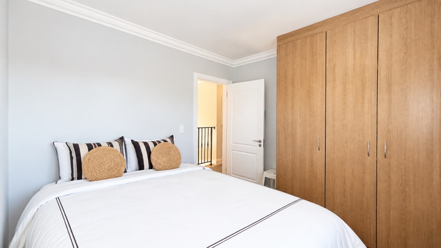 To Let 2 Bedroom Property for Rent in Hurlingham Gauteng