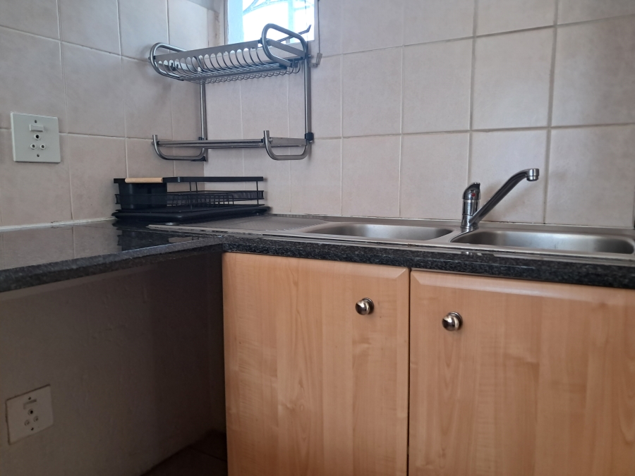 To Let 1 Bedroom Property for Rent in Lonehill Gauteng