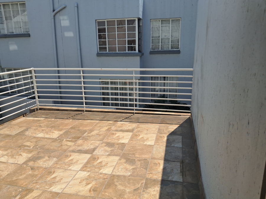 To Let 1 Bedroom Property for Rent in Lonehill Gauteng