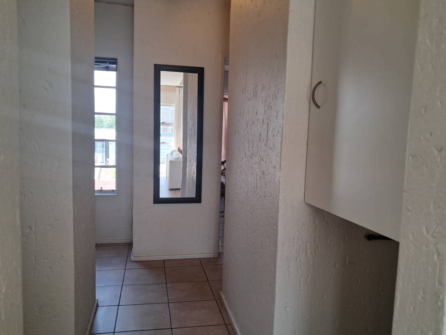 To Let 1 Bedroom Property for Rent in Lonehill Gauteng