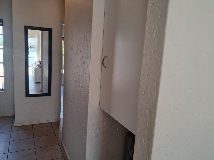 To Let 1 Bedroom Property for Rent in Lonehill Gauteng