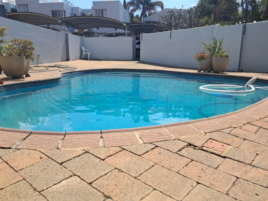 To Let 1 Bedroom Property for Rent in Lonehill Gauteng
