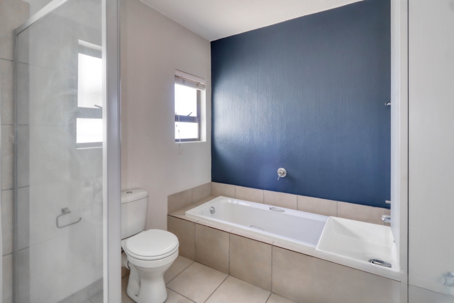 To Let 3 Bedroom Property for Rent in Broadacres Gauteng