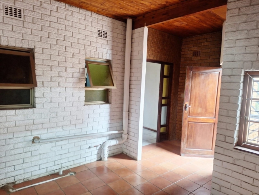 4 Bedroom Property for Sale in Nieuw Muckleneuk Gauteng