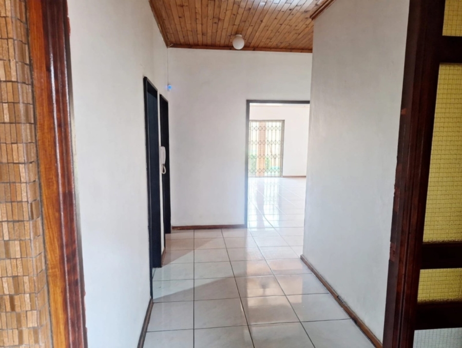 4 Bedroom Property for Sale in Nieuw Muckleneuk Gauteng